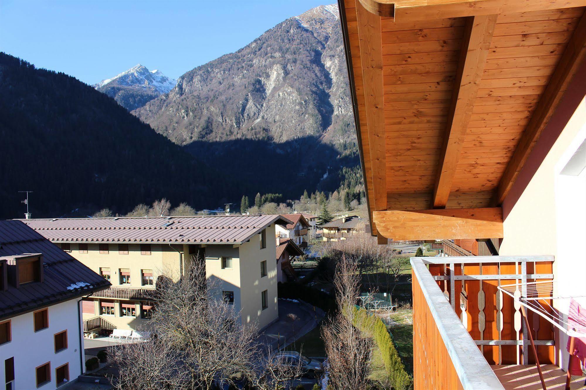 Hotel Garni Al Nardis カリゾーロ エクステリア 写真